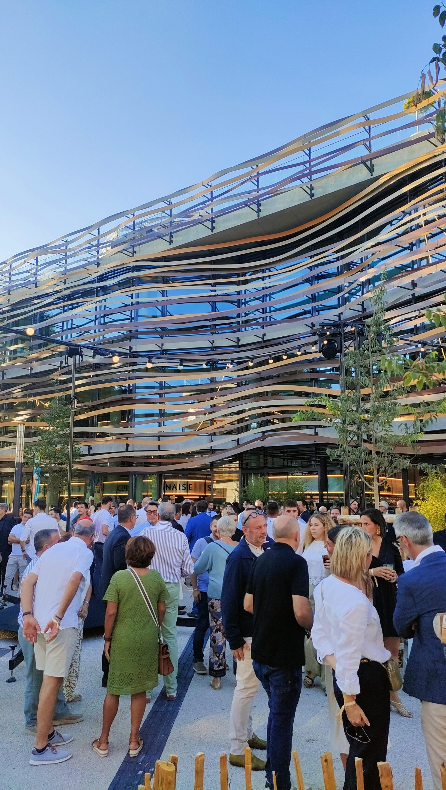 Les Halles Védasiennes ouvrent enfin : découvrez l’ambiance folle de l’inauguration !
